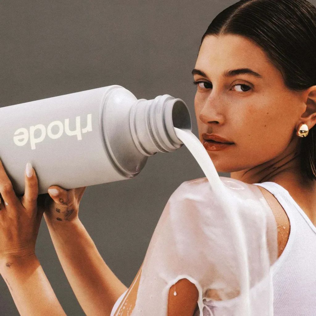 Зволожувальна есенція для обличчя Glazing Milk Rhode Skin 