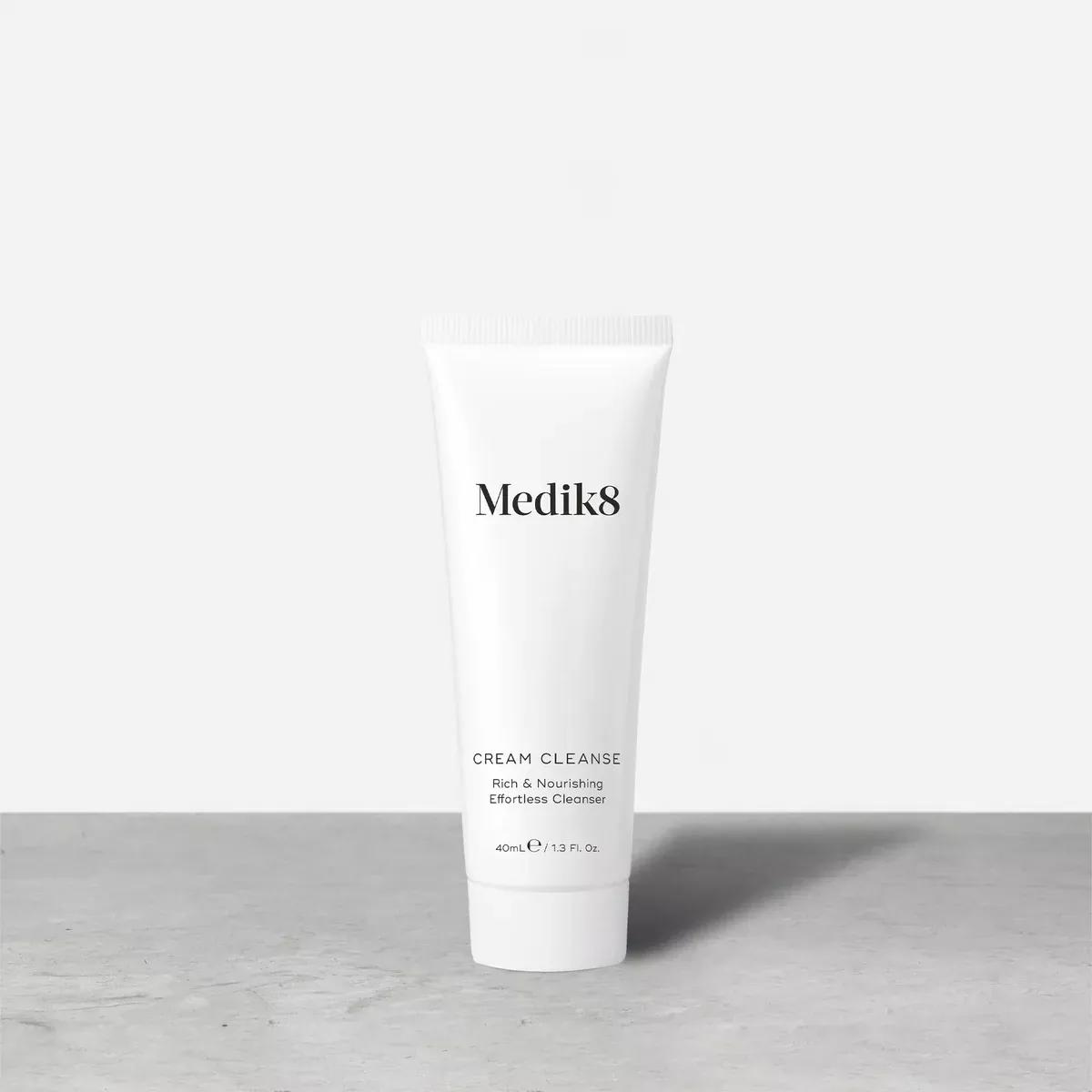 Кремовий засіб для очищення й живлення шкіри Medik8 Cream Cleanse